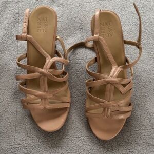 Naturalizer cream color kitten heal sandals- NWOT, Size 10